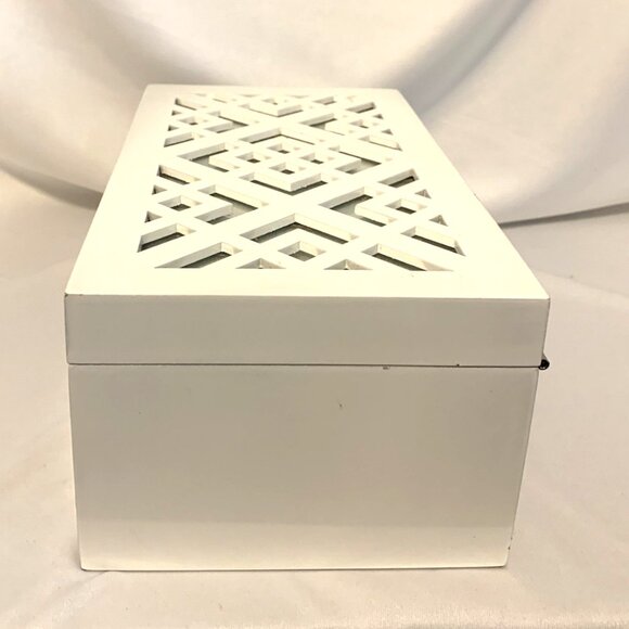 MAX STUDIO HOME Jewelry Box White w/Diamond Cut Out & Mirror Top - Picture 7 of 10